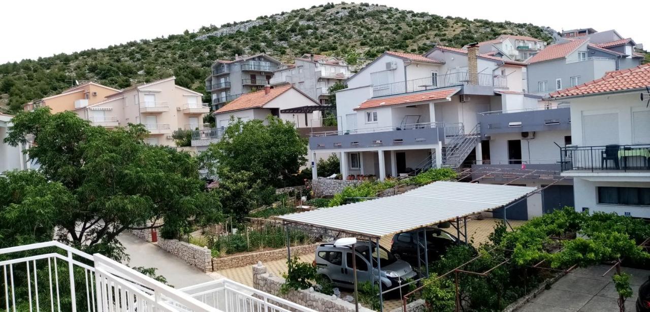 Apartments Bilo Near Primosten Exterior photo