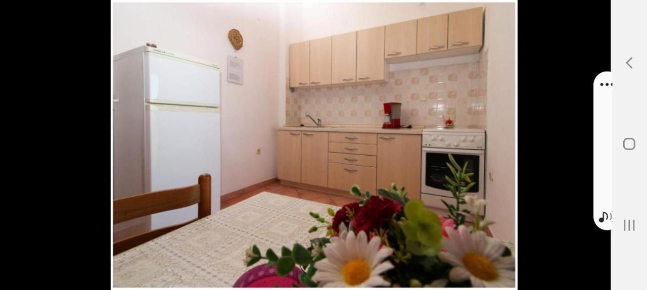 Apartments Bilo Near Primosten Exterior photo